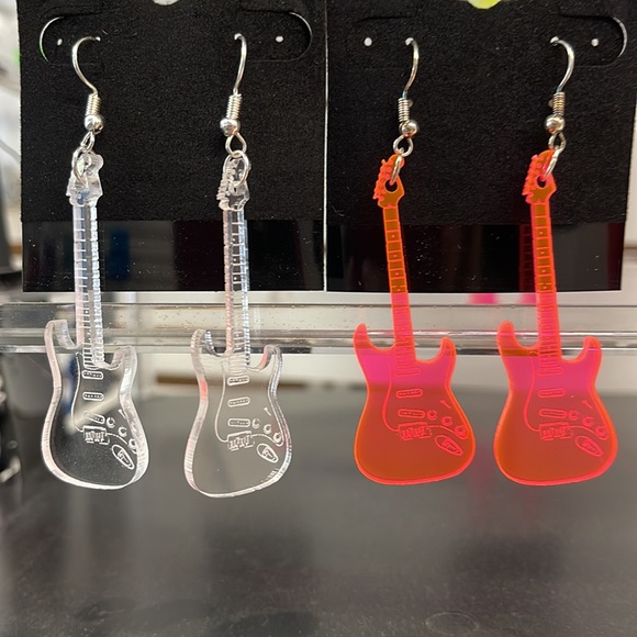 Guitar Shaped Earrings like a Strat - Picture 4 of 5